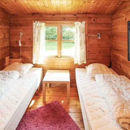 3 Bedroom Beautiful In Casa de Férias *