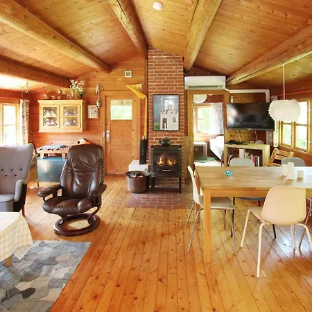 3 Bedroom Beautiful In Casa de Férias