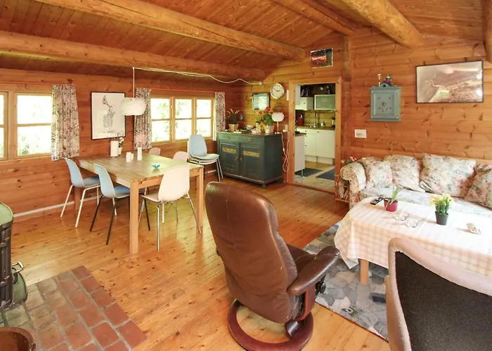 3 Bedroom Beautiful In Hébergement de vacances *